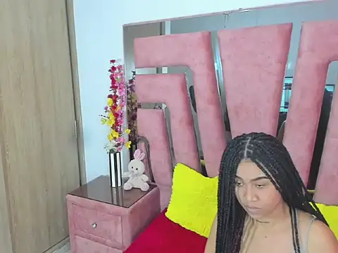 MaraKarly online show from November 2025 05:40:02 PM