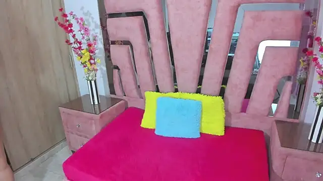 MaraKarly online show from March 2026 12:27:01 PM