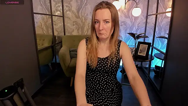 MeggySun online show from November 2025 01:39:02 PM