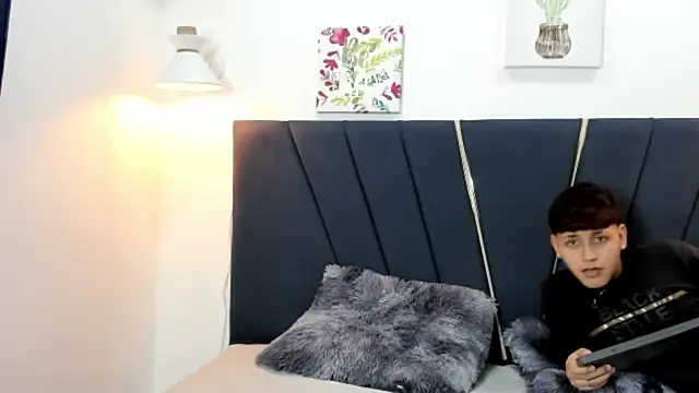 Snapshot of zeusapollofuck chatting on September 2025 07:26:01 PM zeusapollofuck online show from September 2025 07:26:01 PM