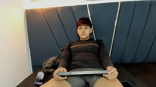 Snapshot of zeusapollofuck chatting on September 2025 08:14:01 PM zeusapollofuck online show from September 2025 08:14:01 PM