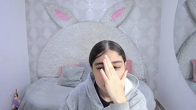 Gaby louse online show from April 2026 07:11:02 PM