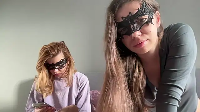 fluff twinss online show from September 2025 12:43:01 PM