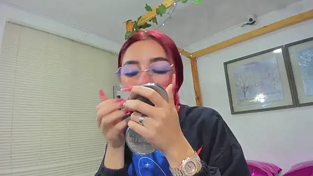 Vaiiolett  online show from September 2025 01:22:02 PM