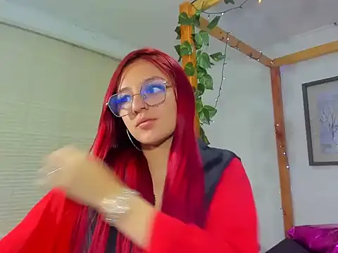 Vaiiolett  online show from November 2025 12:28:02 PM