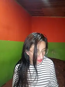 Snapshot of ERIKA__29 chatting on September 2025 01:32:01 PM ERIKA 29 online show from September 2025 01:32:01 PM