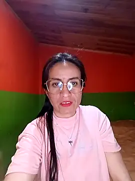 Snapshot of ERIKA__29 chatting on September 2025 01:35:01 PM ERIKA 29 online show from September 2025 01:35:01 PM