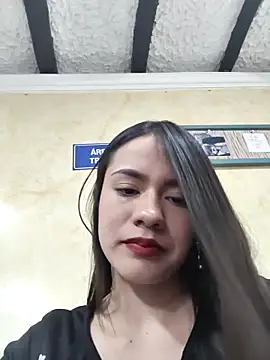 CHARLOTTE  05 online show from October 2025 01:33:02 PM