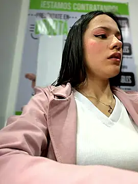 CHARLOTTE  05 online show from January 2026 12:11:01 PM