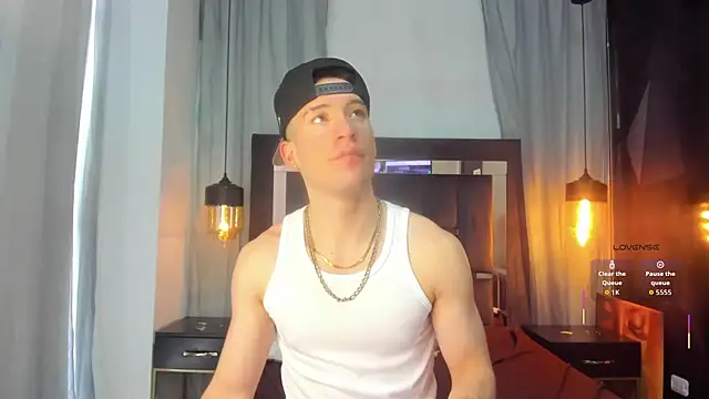 HunterHeat  online show from December 2025 06:01:02 PM