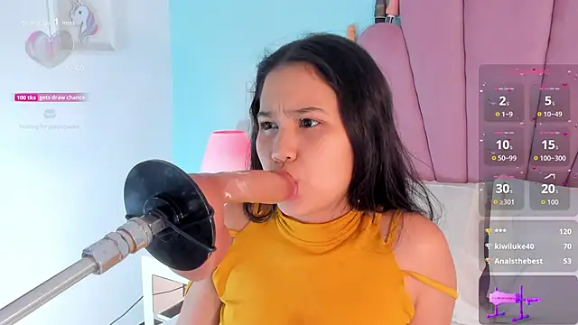 emma clarke  online show from October 2025 04:03:02 PM