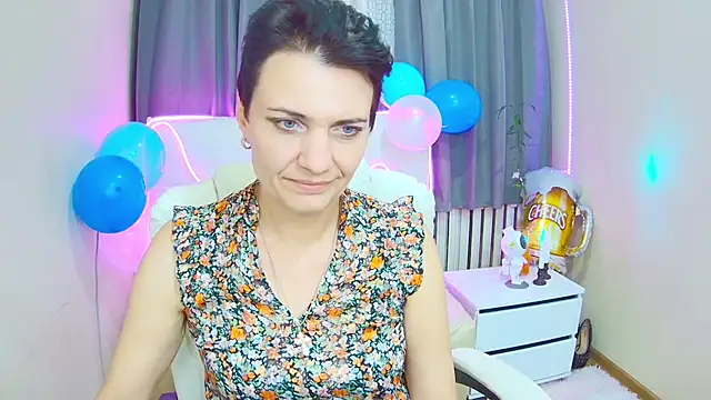 AvaSaturnian online show from September 2025 12:18:02 PM