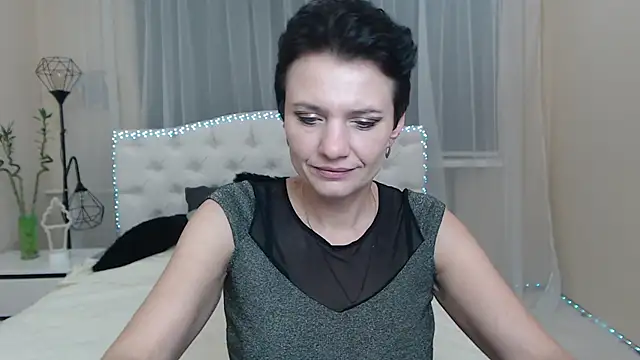 AvaSaturnian online show from November 2025 01:22:04 PM