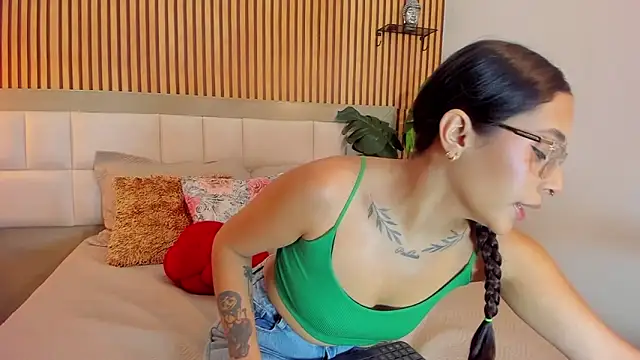 Roseaurora online show from October 2025 12:36:01 PM