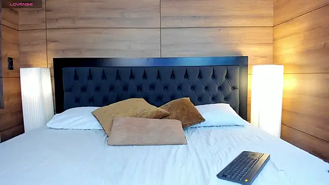 Roseaurora online show from April 2026 12:28:01 PM