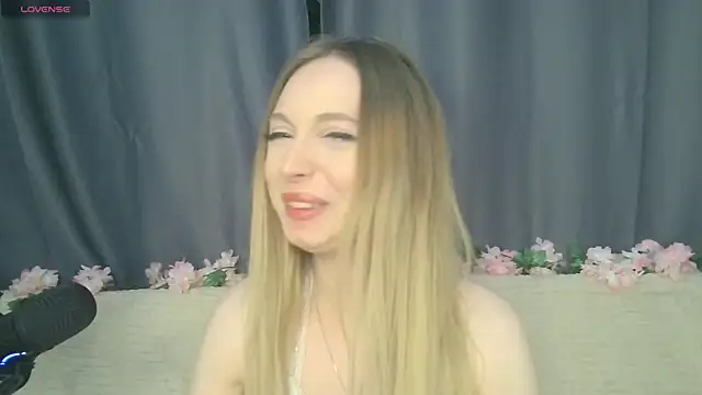 BabbbyFoxxx online show from October 2025 01:41:02 AM