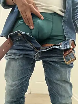 Pomloposho online show from October 2025 09:37:01 PM