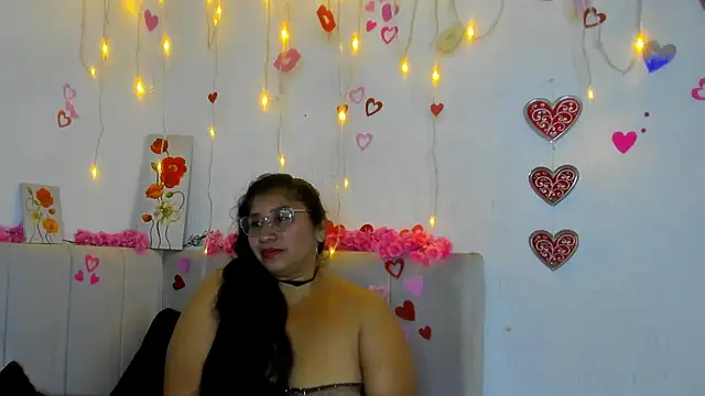 milf latinn online show from October 2025 04:58:02 PM