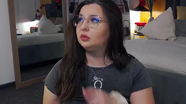 Mia Swano online show from December 2025 02:06:02 AM