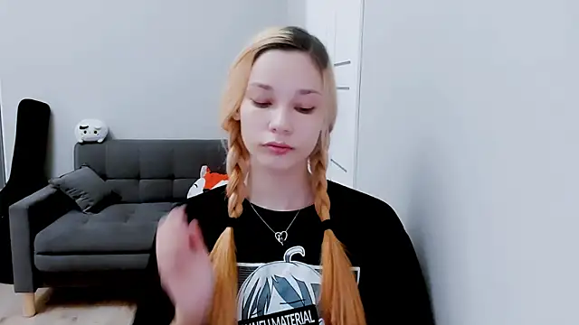 Kitten Alissa online show from September 2025 06:18:02 PM