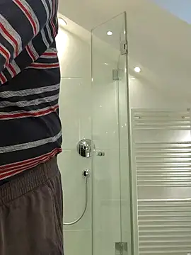 Oldmenhot66 online show from April 2026 04:24:02 AM