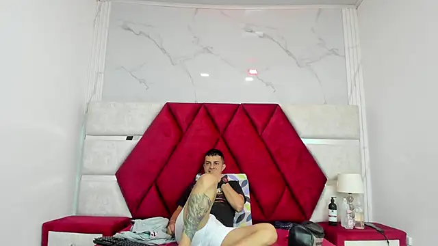 Kity spiderr online show from February 2026 12:25:01 PM