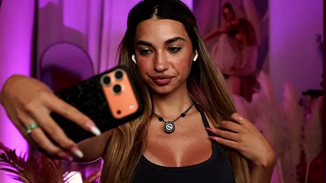 Snapshot of ItalianGirl chatting on June 2026 08:09:01 PM ItalianGirl online show from June 2026 08:09:01 PM