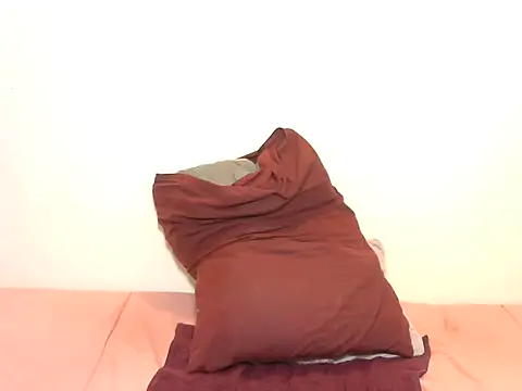 BeautyQueenX22 online show from December 2025 09:18:01 AM