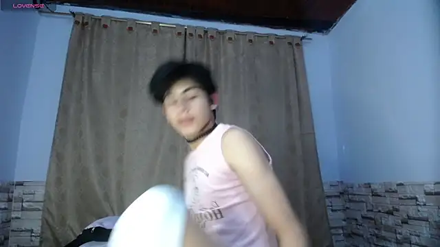 DaraKat18 online show from October 2025 08:40:01 PM