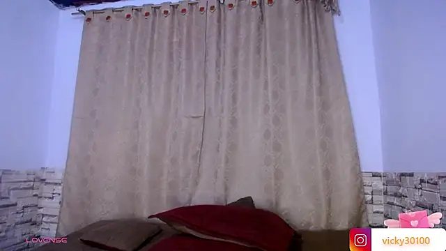 DaraKat18 online show from November 2025 10:21:01 PM