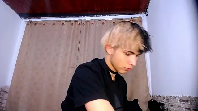 DaraKat18 online show from March 2026 11:35:01 PM