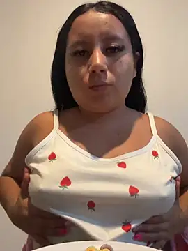 Snapshot of Alaia33200 chatting on July 2026 12:53:02 AM Alaia33200 online show from July 2026 12:53:02 AM