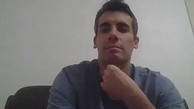 JulioIsHere4you online show from November 2025 11:32:01 PM