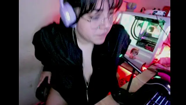 Snapshot of PinkDenial chatting on September 2025 04:17:01 PM PinkDenial online show from September 2025 04:17:01 PM