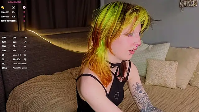 KandraCruser online show from November 2025 08:20:01 PM