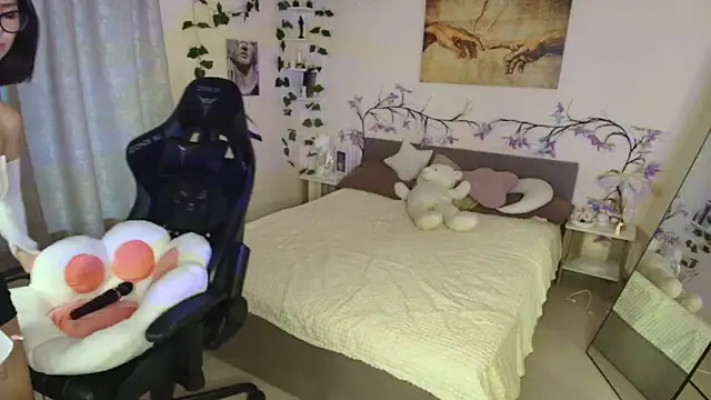 Lunara  Adams online show from September 2025 05:24:01 AM