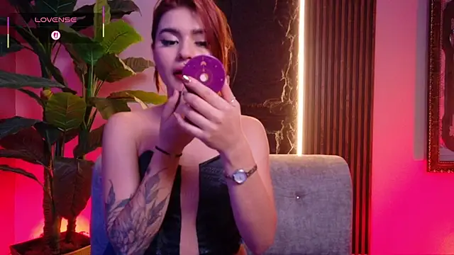 La Diabla 111  online show from November 2025 01:48:01 PM