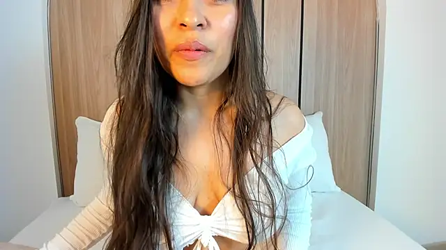 Snapshot of allie_bruce chatting on September 2025 04:35:01 AM allie bruce online show from September 2025 04:35:01 AM