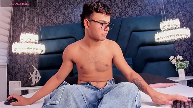 Tthiago cruz online show from November 2025 08:21:02 PM