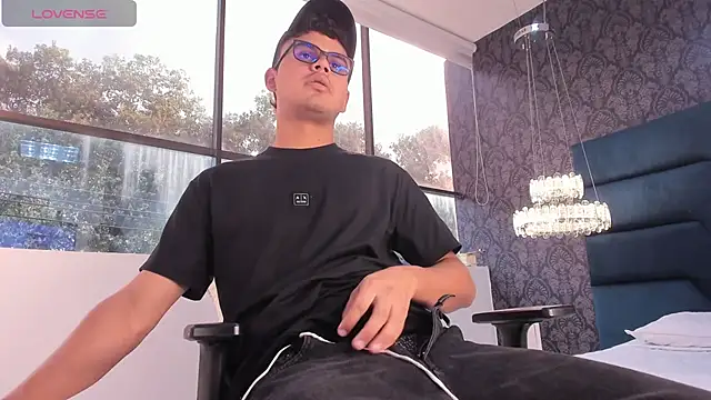 Tthiago cruz online show from November 2025 08:16:01 PM