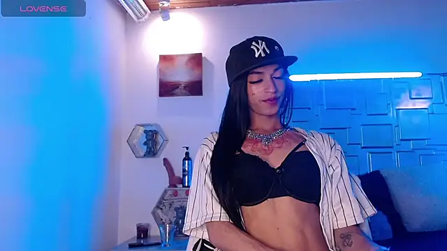 Trinity Knox online show from October 2025 04:41:01 PM