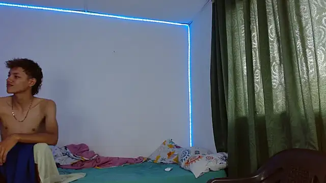 Snapshot of Lucy_y_Jacob chatting on September 2025 04:52:01 PM Lucy y Jacob online show from September 2025 04:52:01 PM