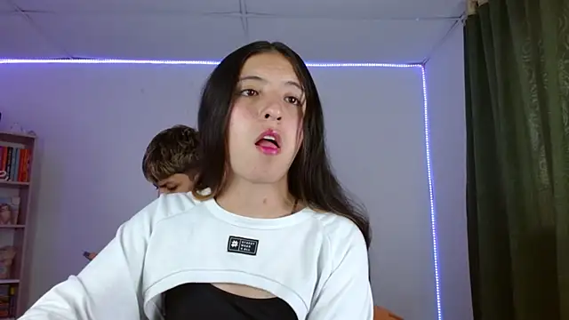 Snapshot of Lucy_y_Jacob chatting on September 2025 10:25:01 PM Lucy y Jacob online show from September 2025 10:25:01 PM