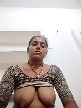 Snapshot of Sonam_shinde chatting on April 2026 08:11:01 PM Sonam shinde online show from April 2026 08:11:01 PM
