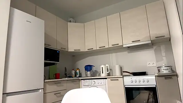 Denni Spilber online show from October 2025 03:36:01 PM