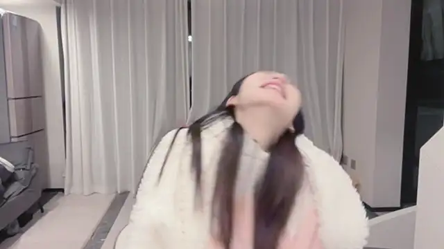 ZhaoZhao-ZM online show from November 2025 01:43:02 PM