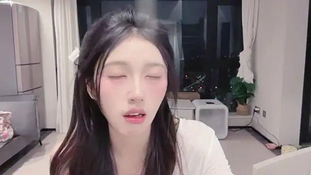 ZhaoZhao-ZM online show from November 2025 02:00:01 PM