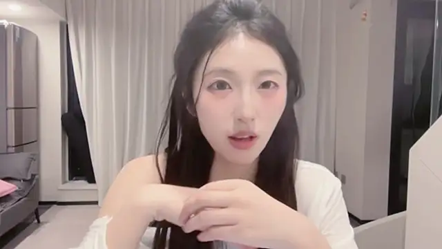 ZhaoZhao-ZM online show from November 2025 01:55:01 PM