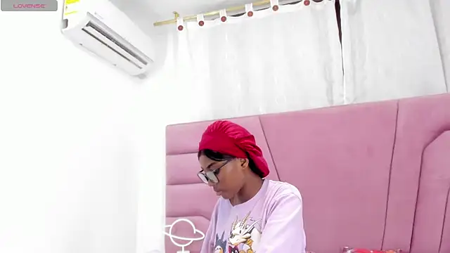 MarianRosse online show from October 2025 07:47:01 PM