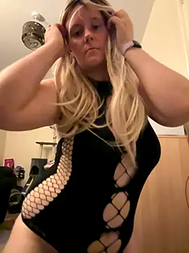 Snapshot of marialuna88 chatting on September 2025 08:44:02 PM marialuna88 online show from September 2025 08:44:02 PM